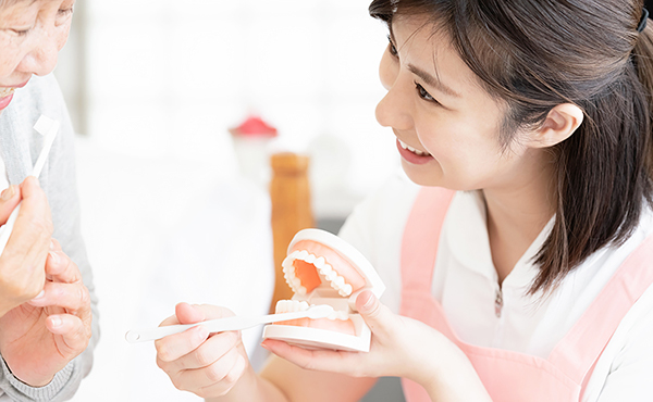 訪問歯科で受けられることとは?通院が難しくなったときの歯科診療